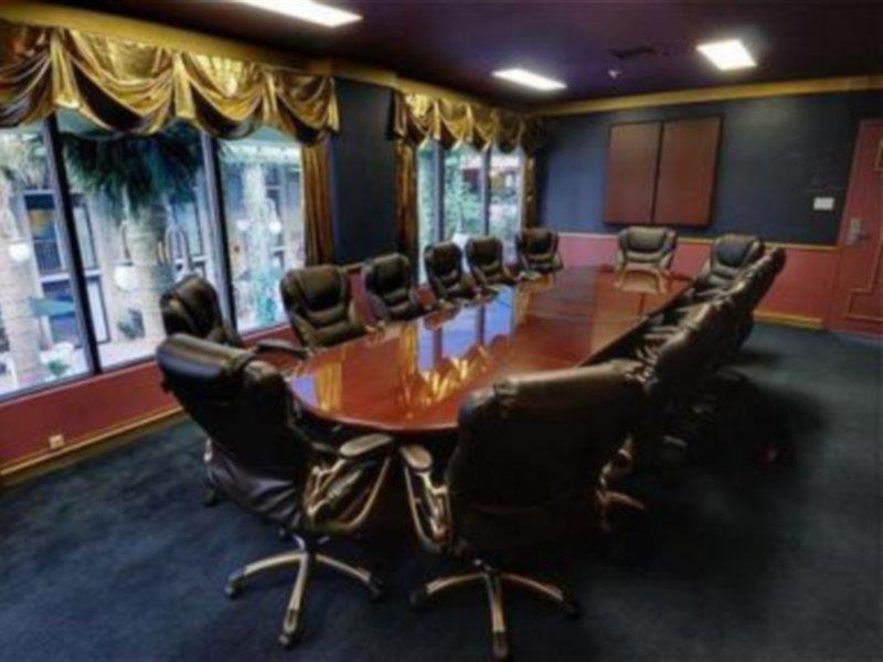 Hotel La Sagueneenne - Et Centre De Congres 4*