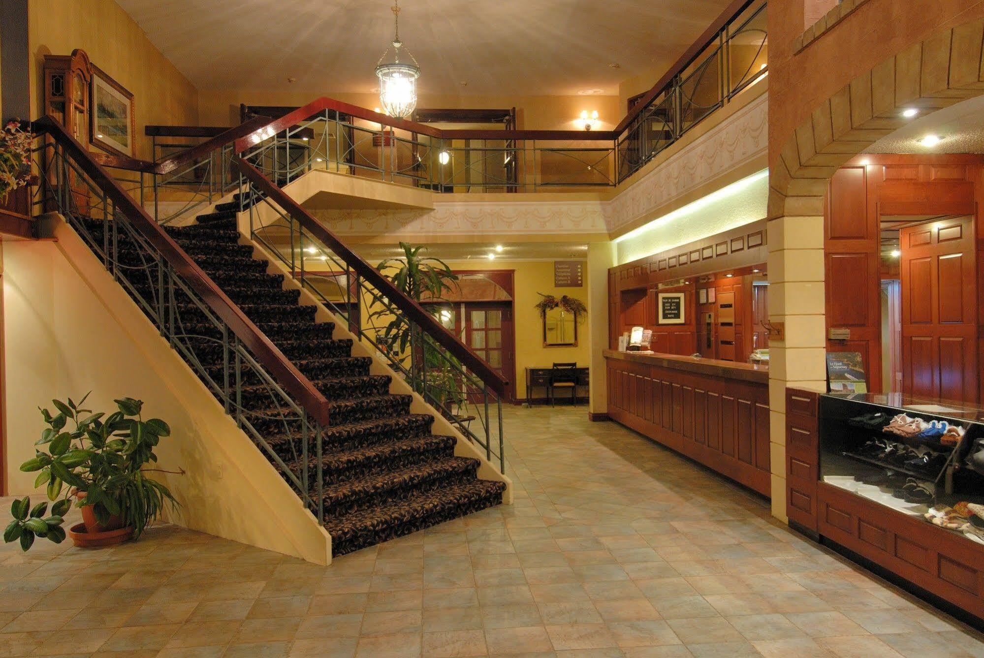 Hotel La Saguenéenne - Et Centre De Congrès