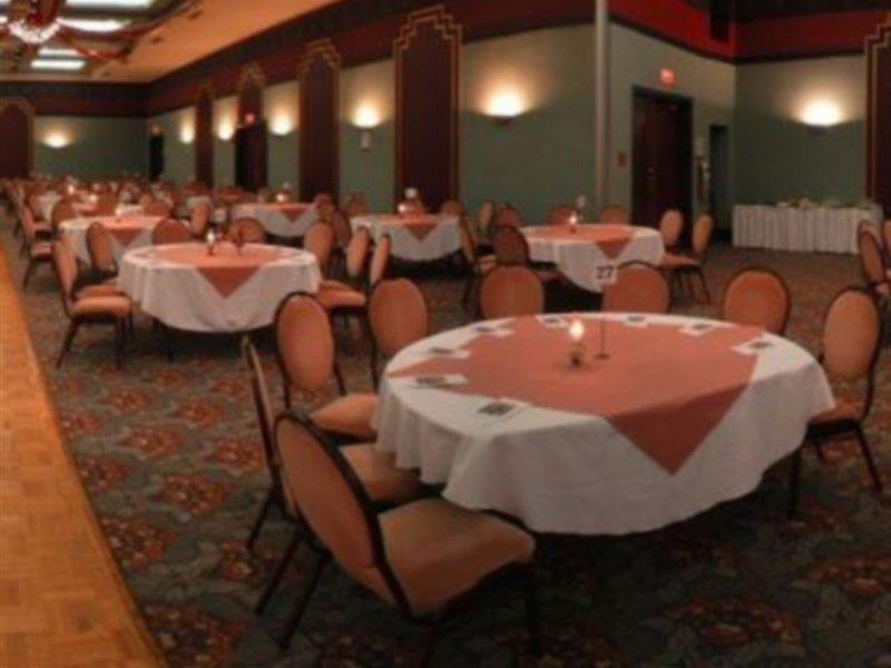 La Sagueneenne - Et Centre De Congres Saguenay