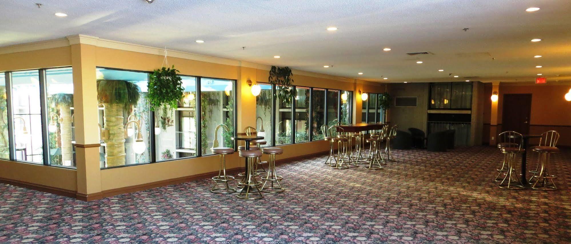 La Sagueneenne - Et Centre De Congres Hotel Saguenay